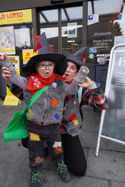 Fasnetsfreitag - Schnorren im Dörfle Mochenwangen