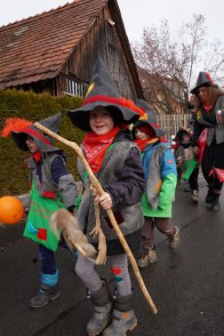 Fasnetsfreitag - Schnorren im Dörfle Mochenwangen